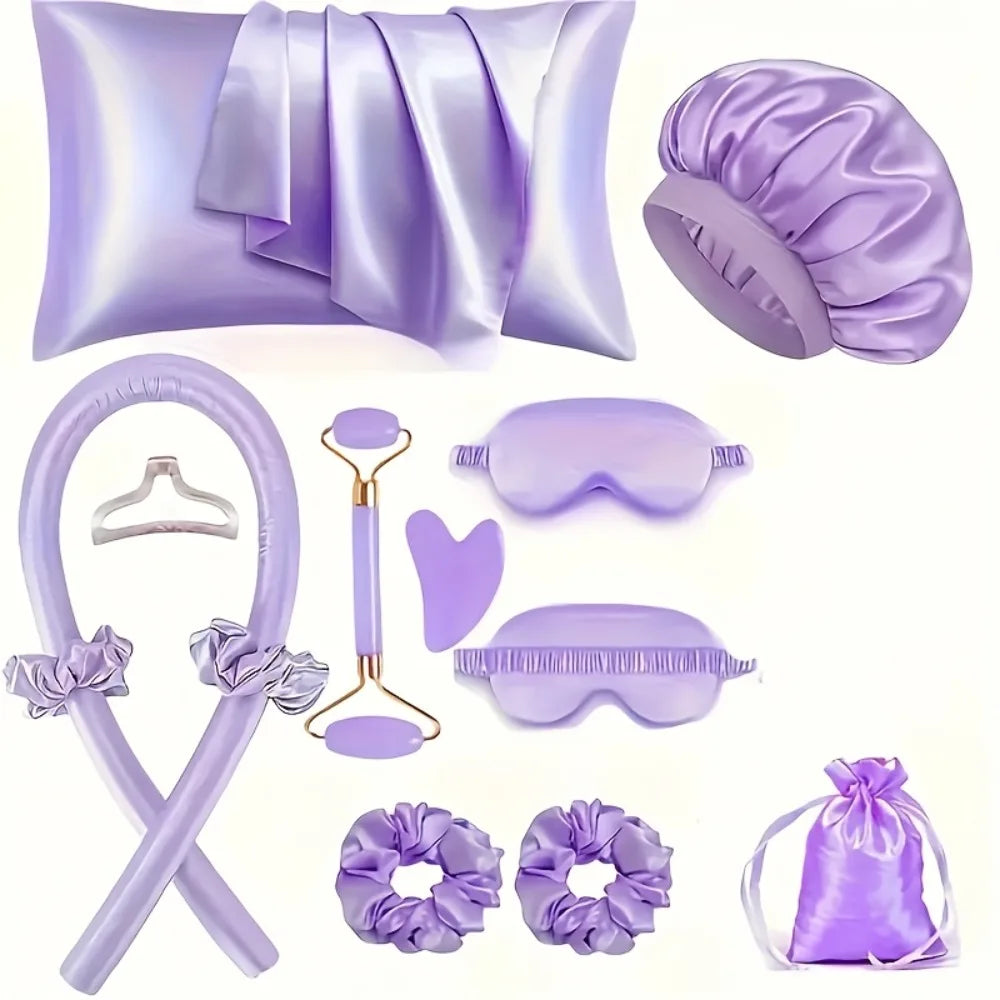 Lila Beauty-Set mit Lockenband, Haarspange, Scrunchies, Schlafmaske, Haube, Kissenansicht, Beutel, Gua Sha und Gesichtsroller.